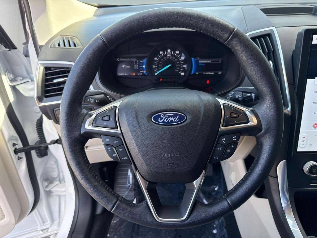 Used 2023 Ford Edge Titanium AWD/4WD image 18