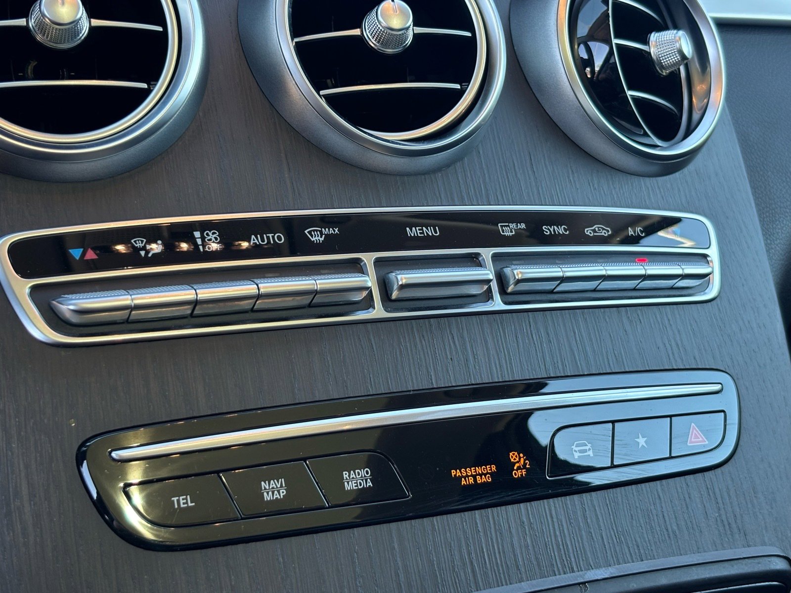 Used 2021 Mercedes-Benz GLC 300 GLC 300 w/ Premium Package image 21