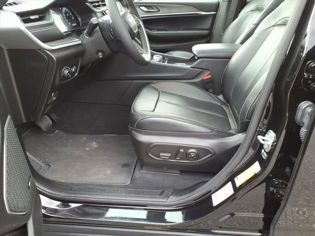 Used 2024 Jeep Grand Cherokee L Limited w/ Luxury Tech Group II image 13