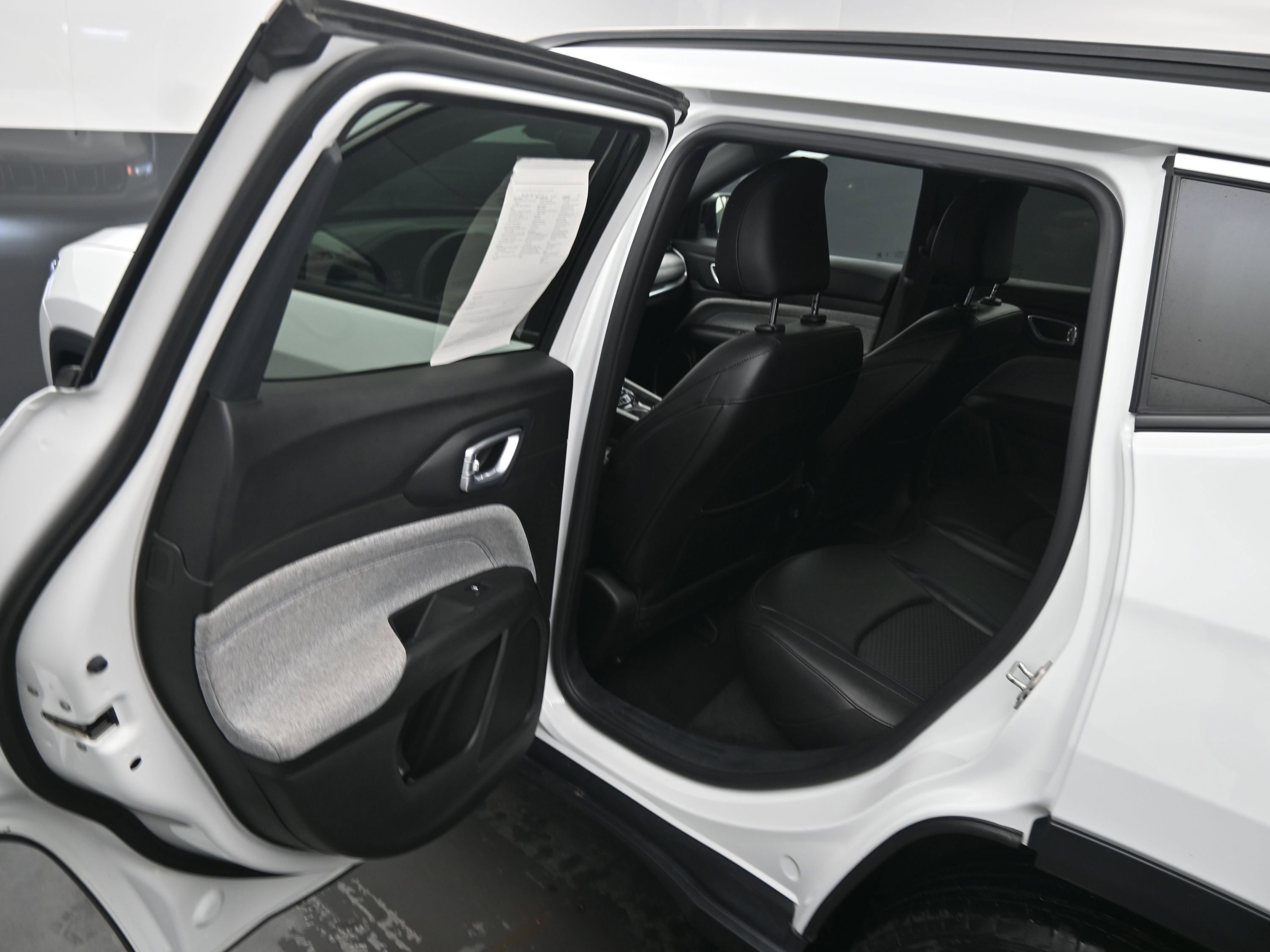 Used 2024 Jeep Compass Latitude image 15