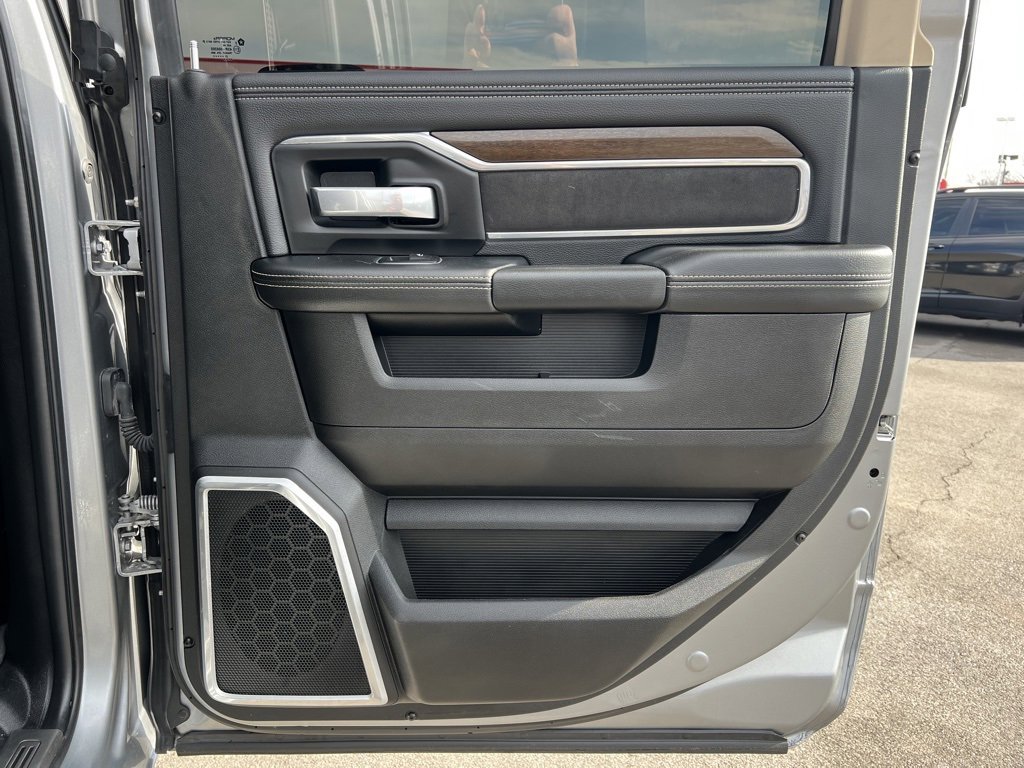 Used 2022 RAM 2500 Laramie w/ Body Color Bumper Group image 31