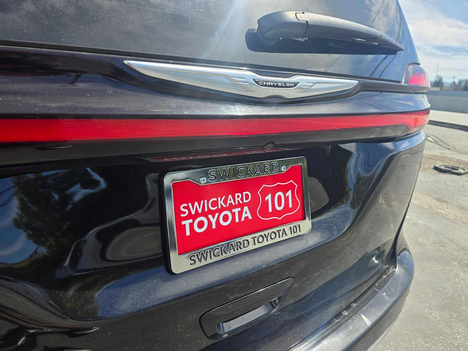 Used 2024 Chrysler Pacifica Touring-L image 16