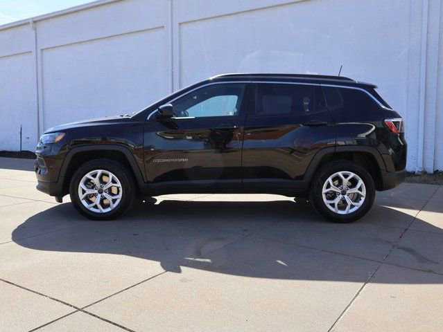 Used 2025 Jeep Compass Latitude w/ Sun & Sound Group image 5