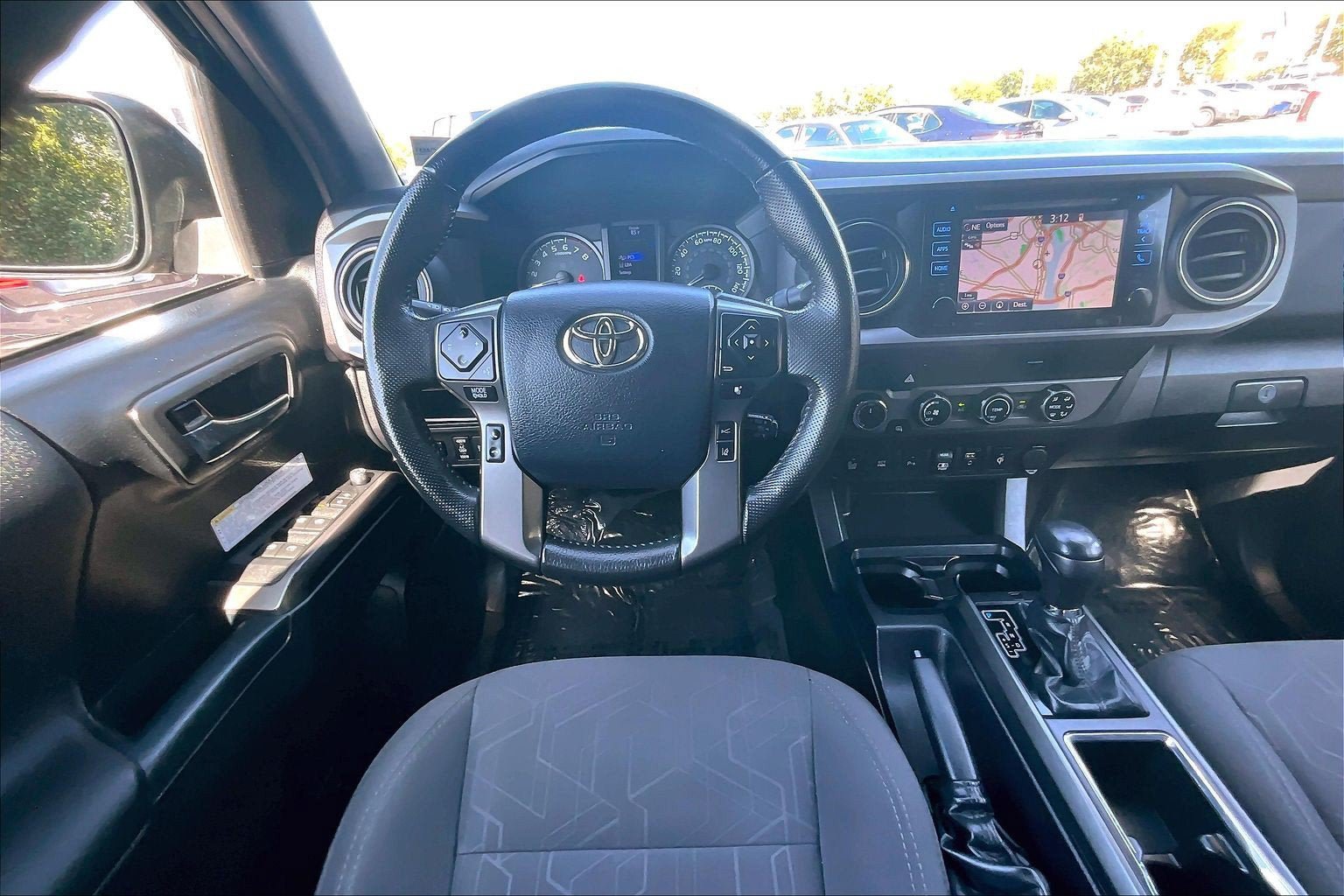 Used 2018 Toyota Tacoma TRD Off-Road w/ Technology Package AWD/4WD image 5