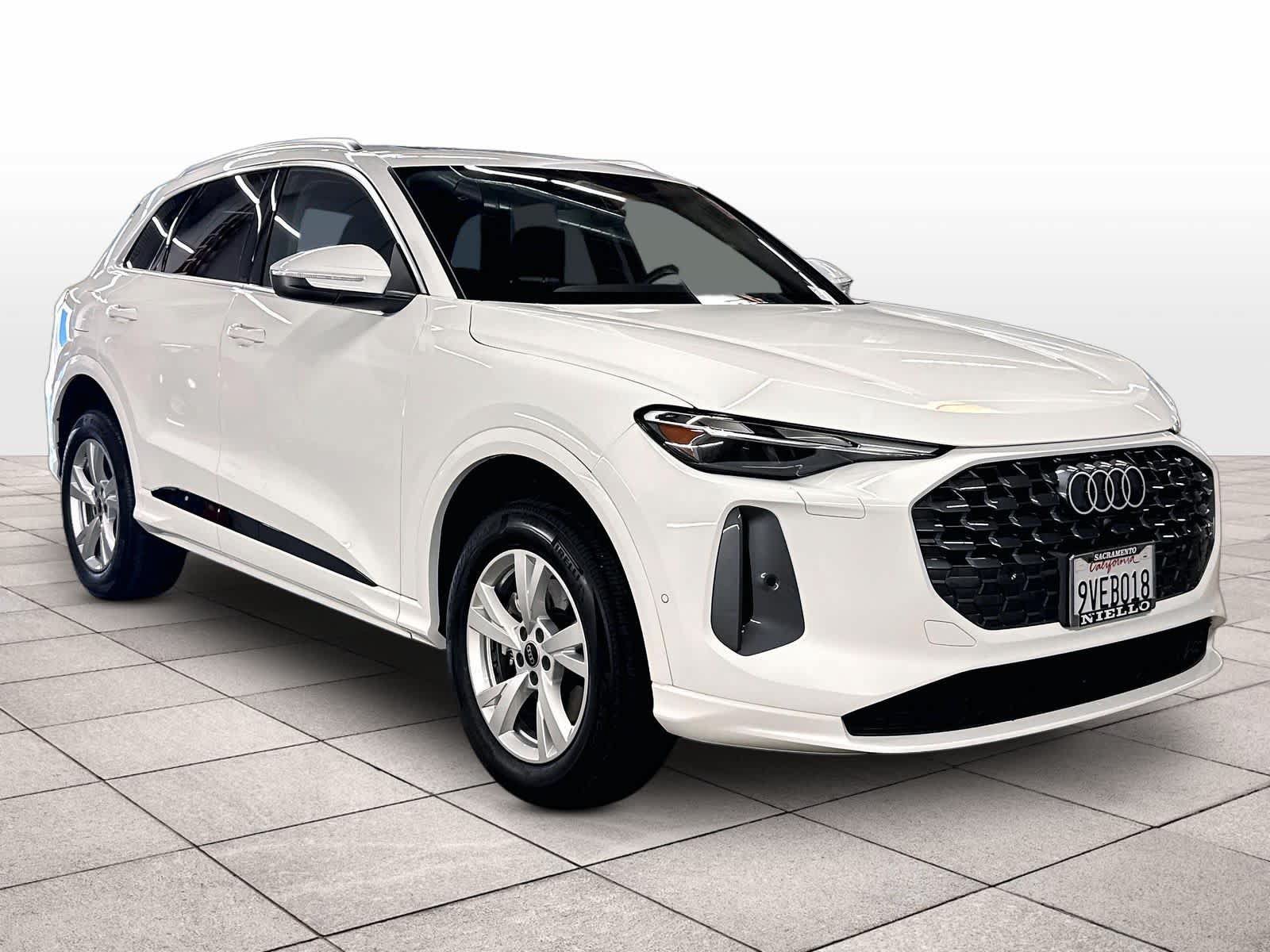 Certified 2025 Audi Q5 Premium AWD/4WD image 2