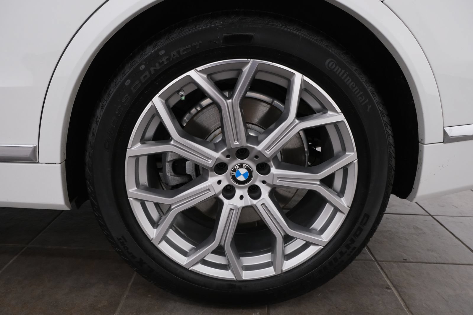 Used 2024 BMW X7 xDrive40i w/ Premium Package AWD/4WD image 36