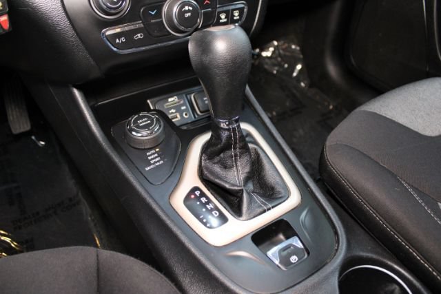 Used 2014 Jeep Cherokee Latitude w/ Cold Weather Group AWD/4WD image 14