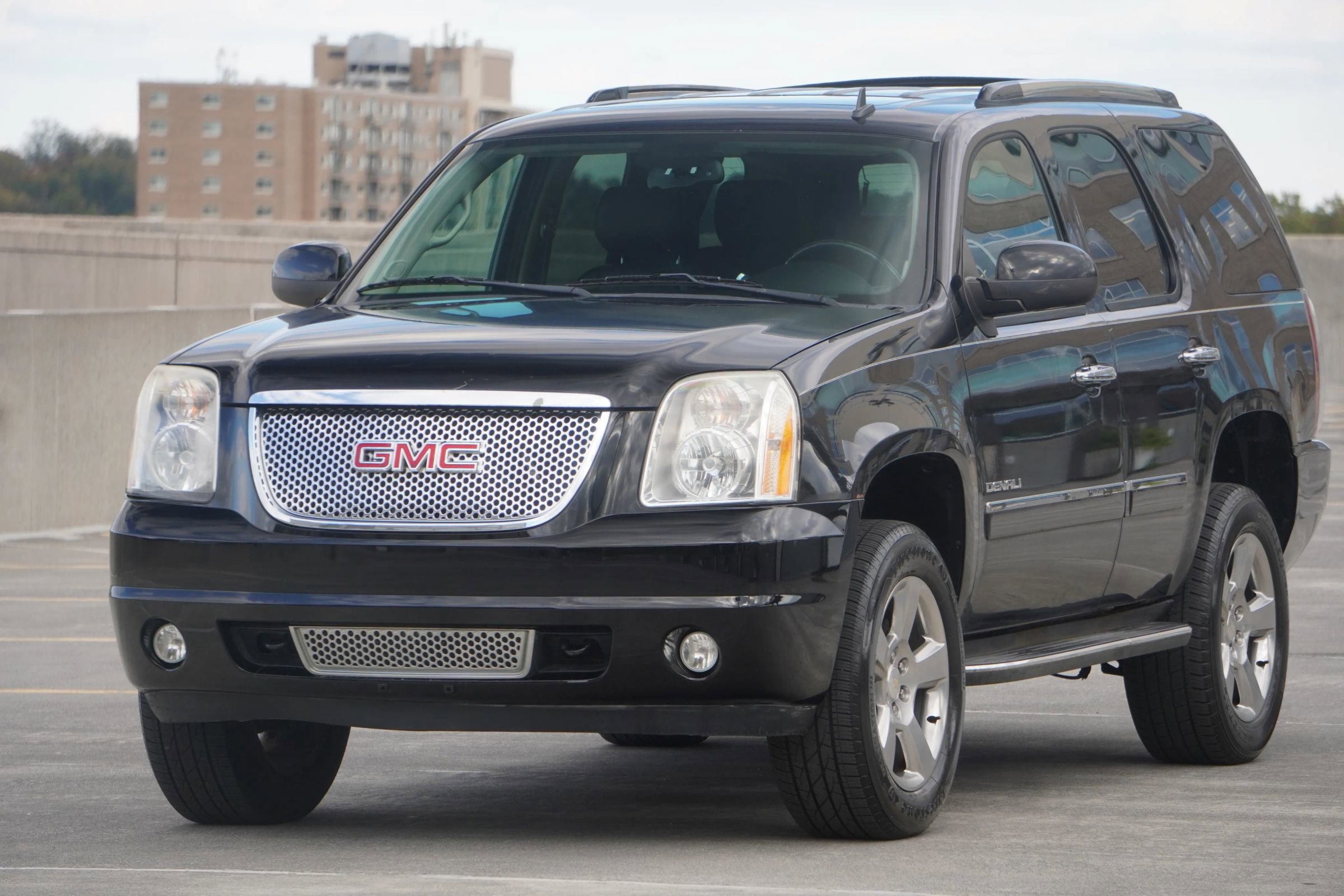 Used 2011 GMC Yukon Denali image 18