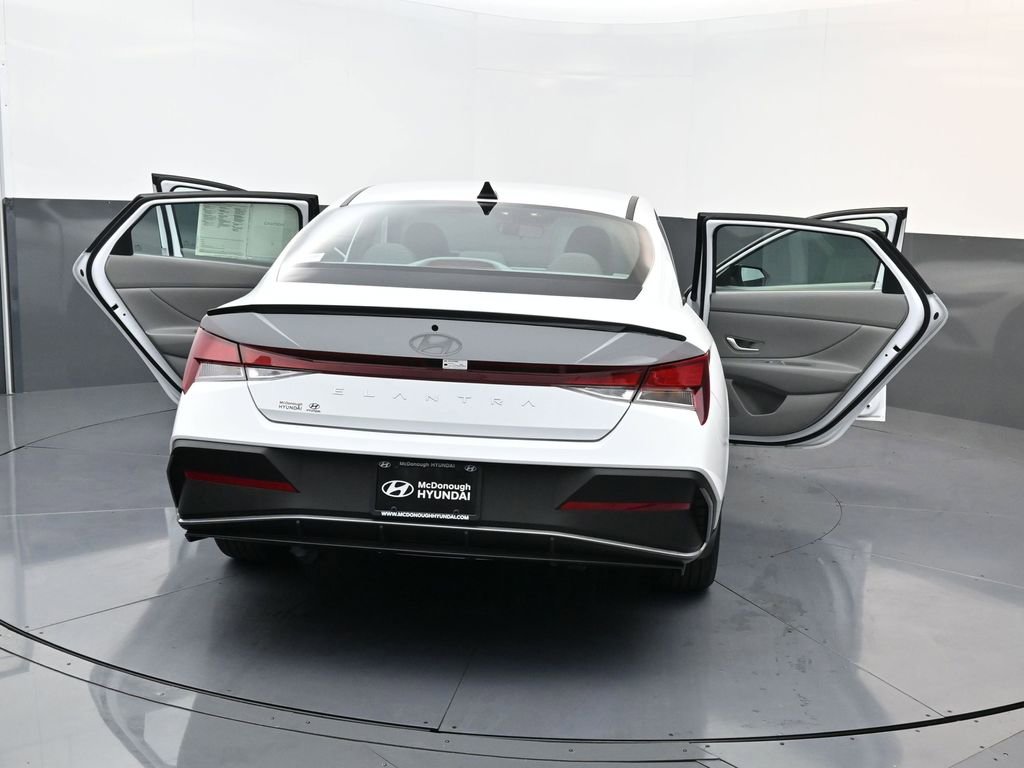 Used 2025 Hyundai Elantra Sport image 29