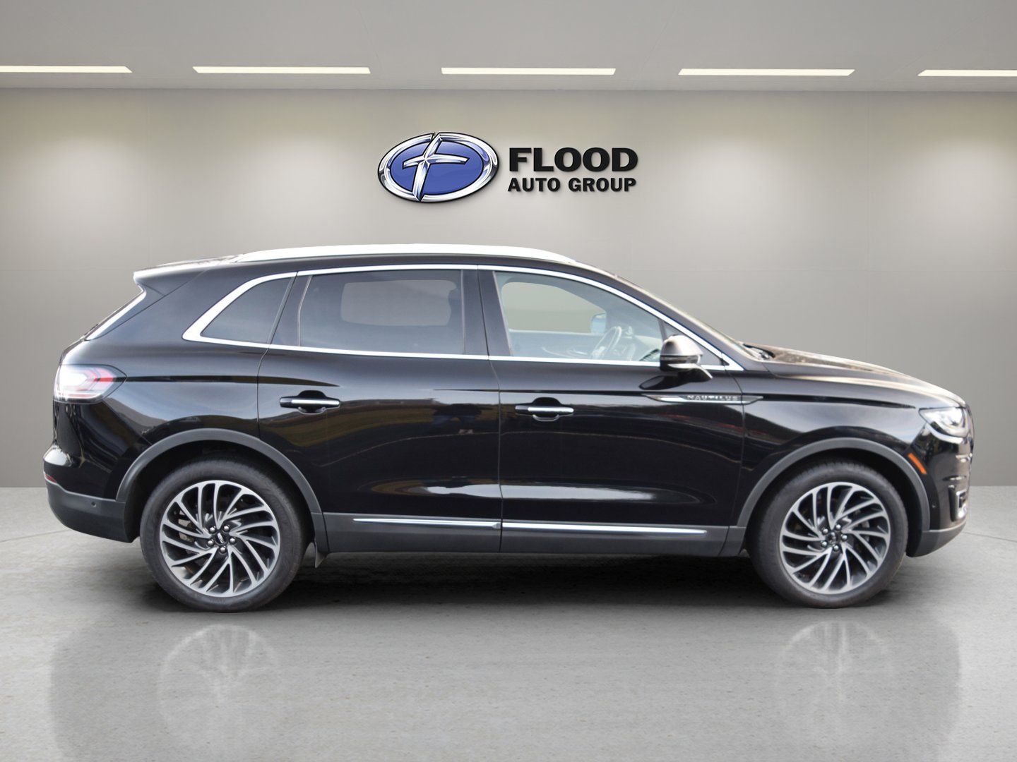 Used 2019 Lincoln Nautilus Reserve image 3