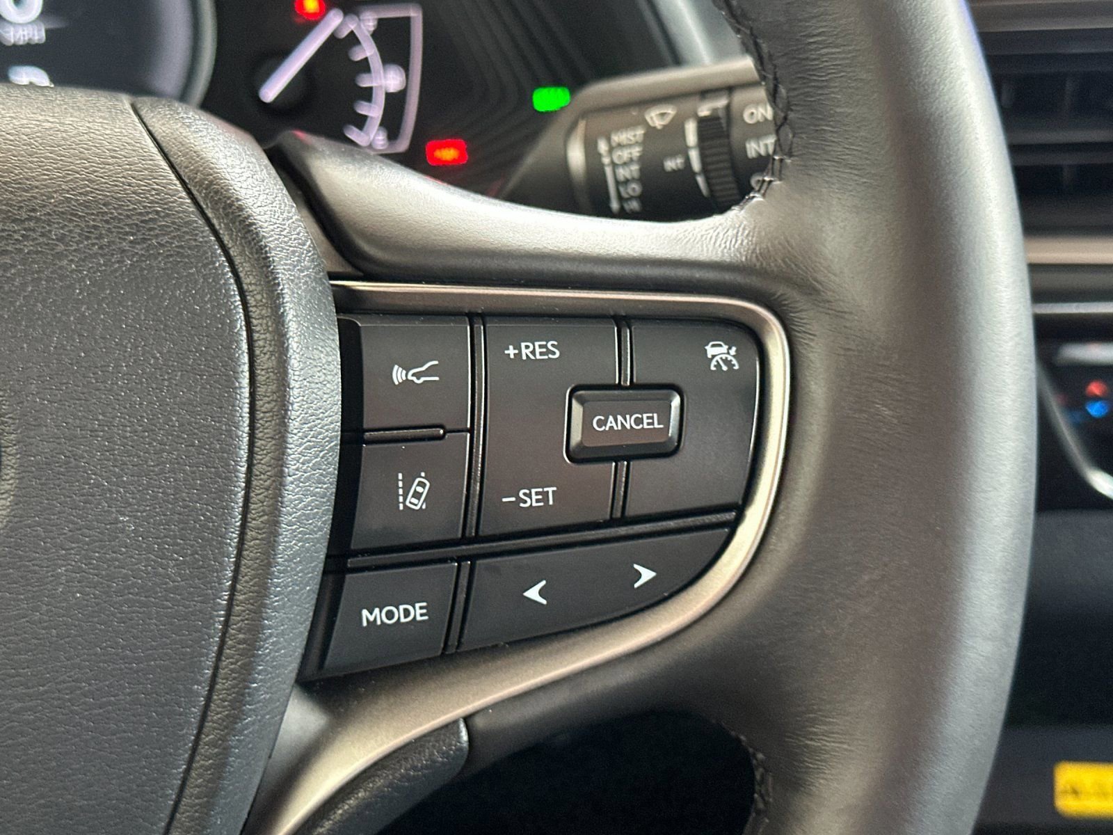 Used 2024 Lexus UX 250h FWD image 28