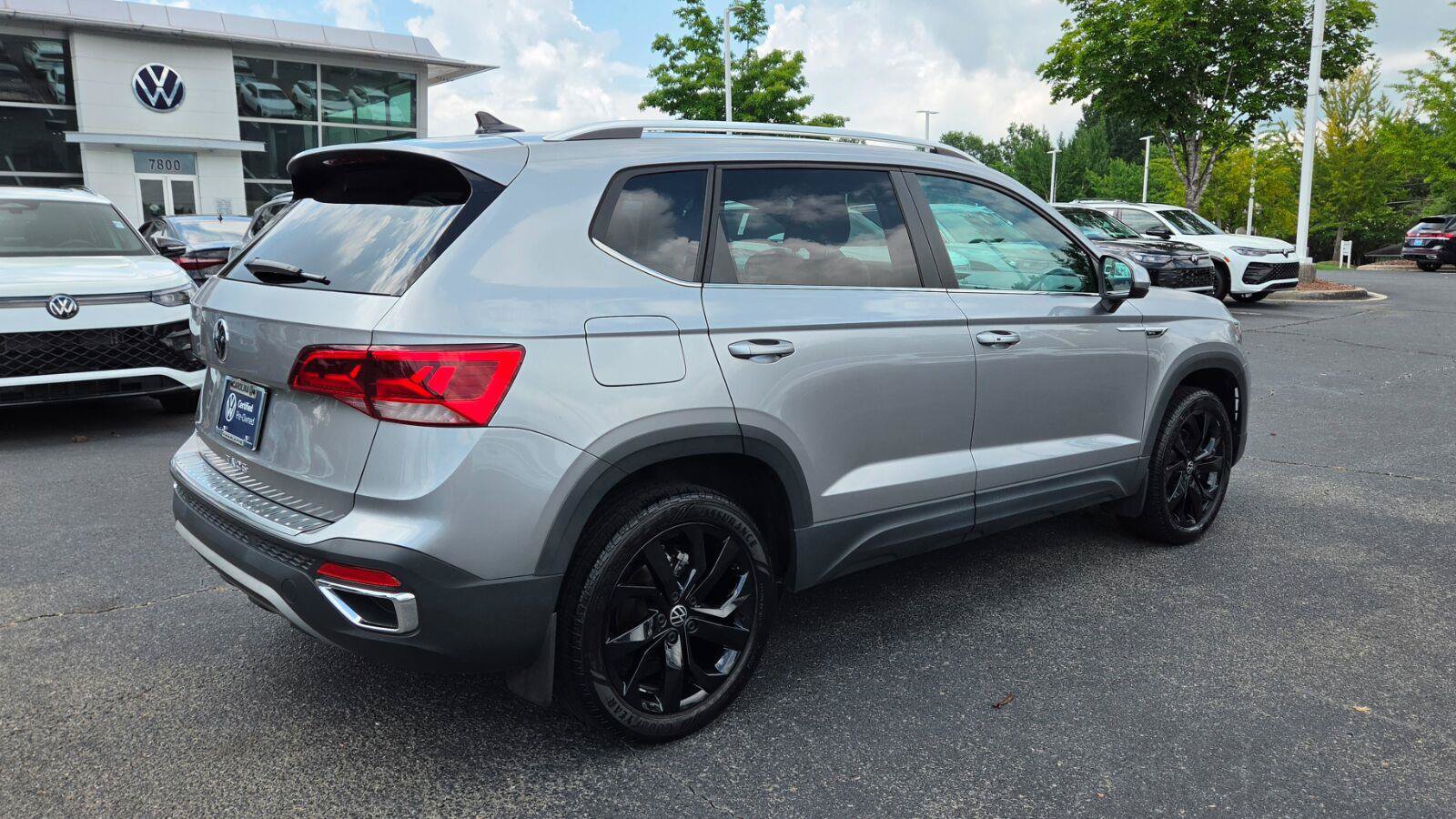 Certified 2023 Volkswagen Taos SE w/ Panoramic Sunroof Package FWD image 6
