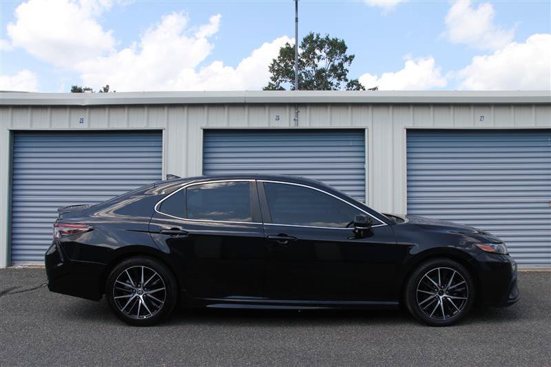 Used 2022 Toyota Camry SE w/ Cold Weather Package FWD image 8