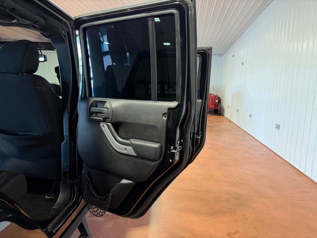 Used 2014 Jeep Wrangler Unlimited Sahara image 22