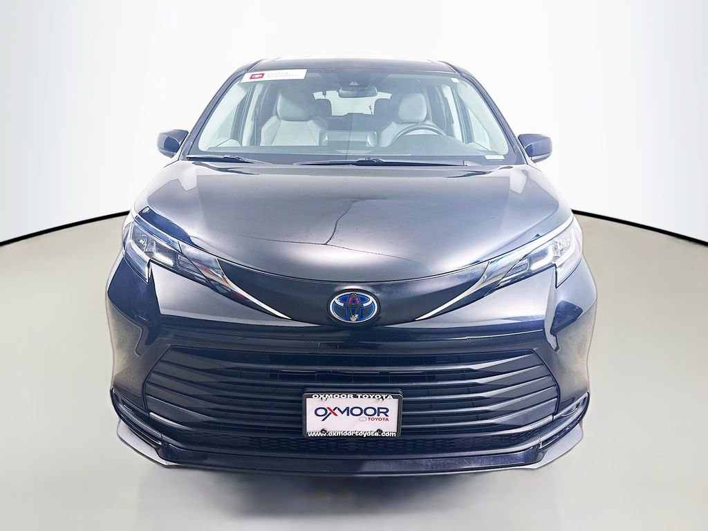 Certified 2022 Toyota Sienna LE FWD image 2
