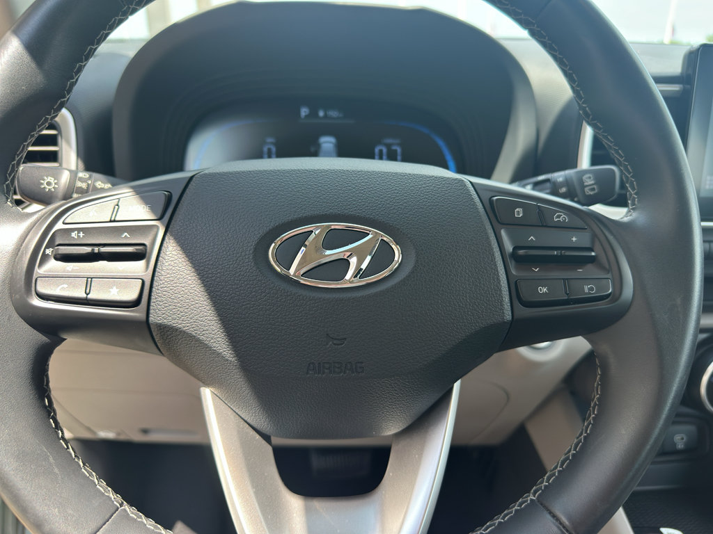 Used 2025 Hyundai Venue SEL FWD image 13