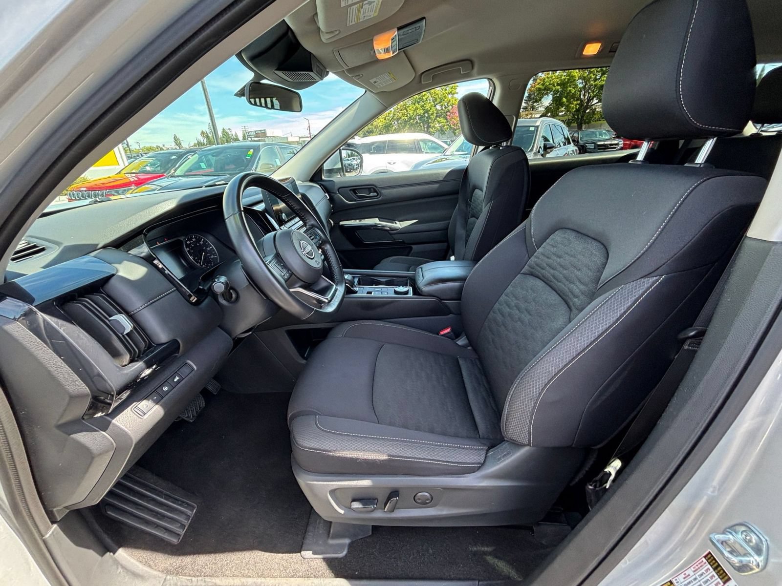 Used 2025 Nissan Pathfinder SV AWD/4WD image 28