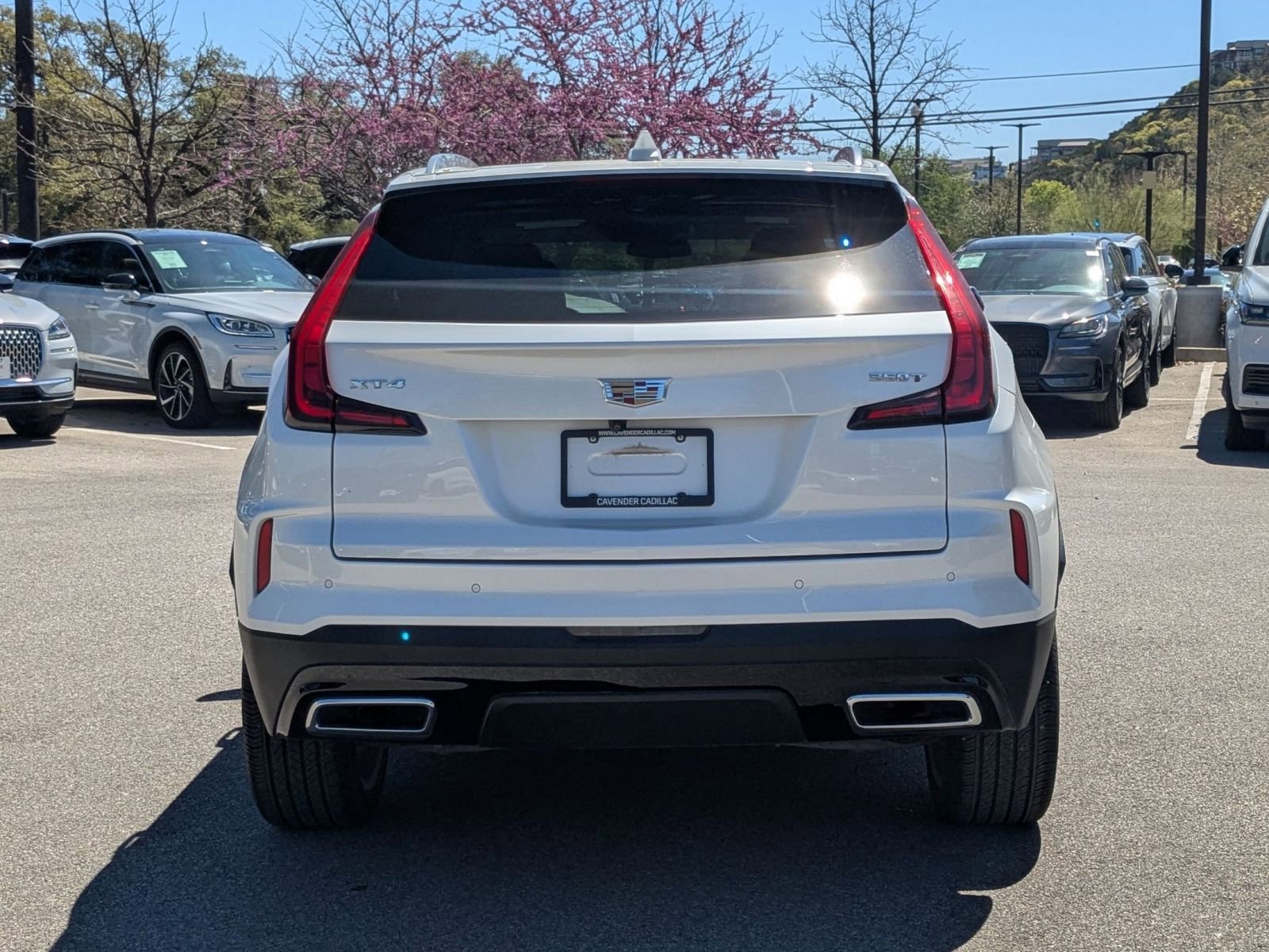 Used 2024 Cadillac XT4 Premium Luxury image 4