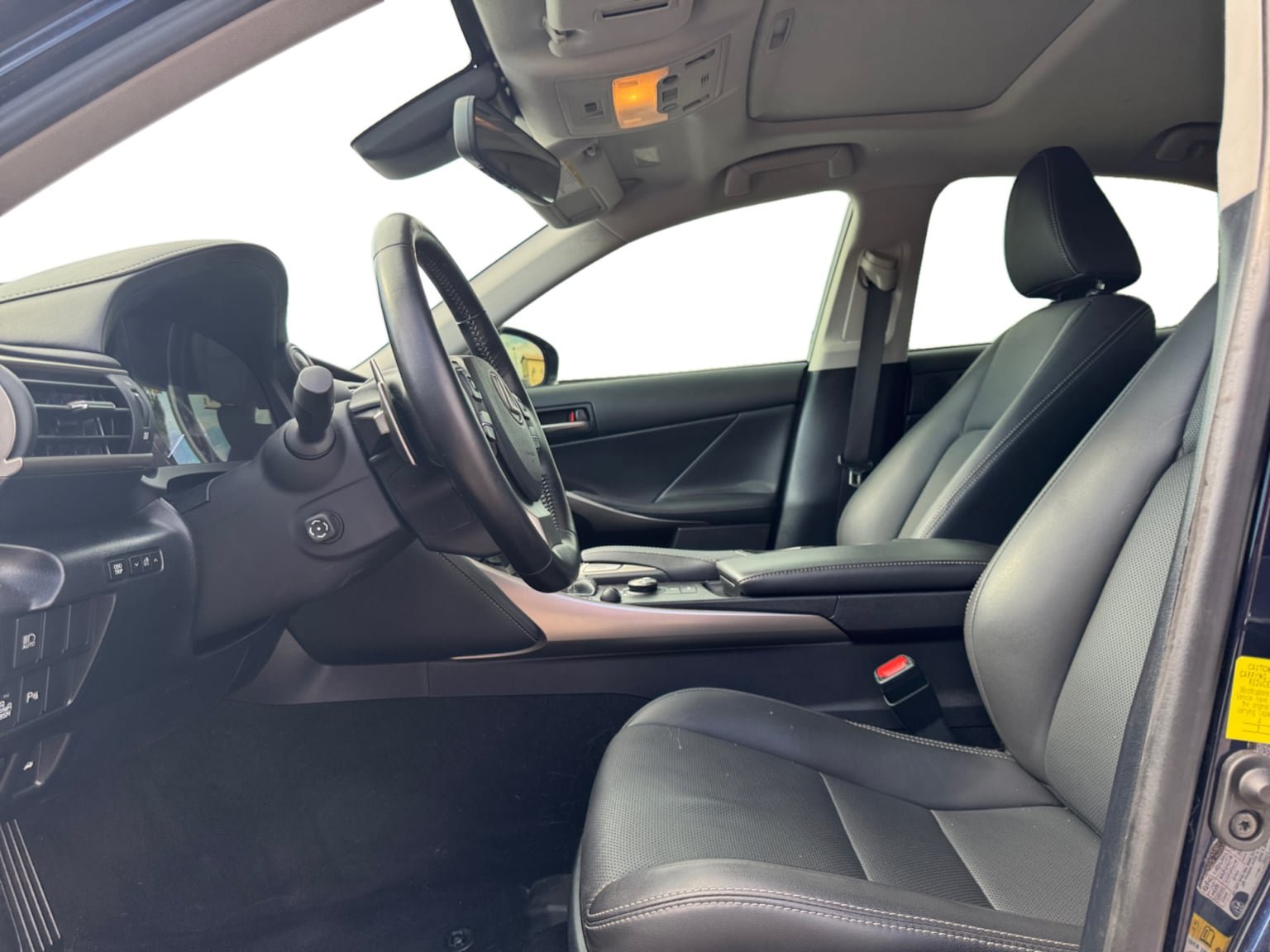 Used 2018 Lexus IS 300 w/ Comfort Package RWD image 10