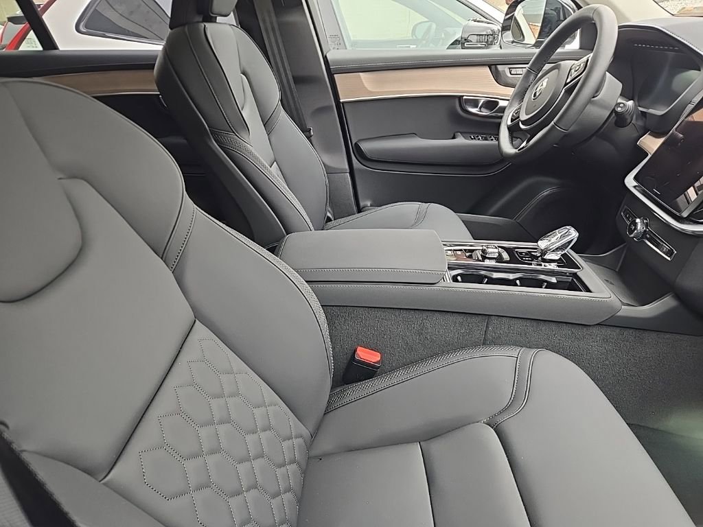 New 2026 Volvo XC90 B6 Plus w/ Protection Package Premier AWD/4WD image 7