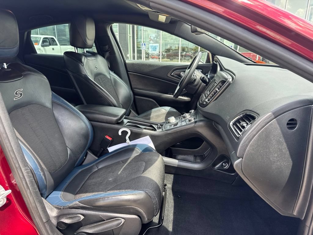 Used 2016 Chrysler 200 S w/ Comfort Group FWD image 26
