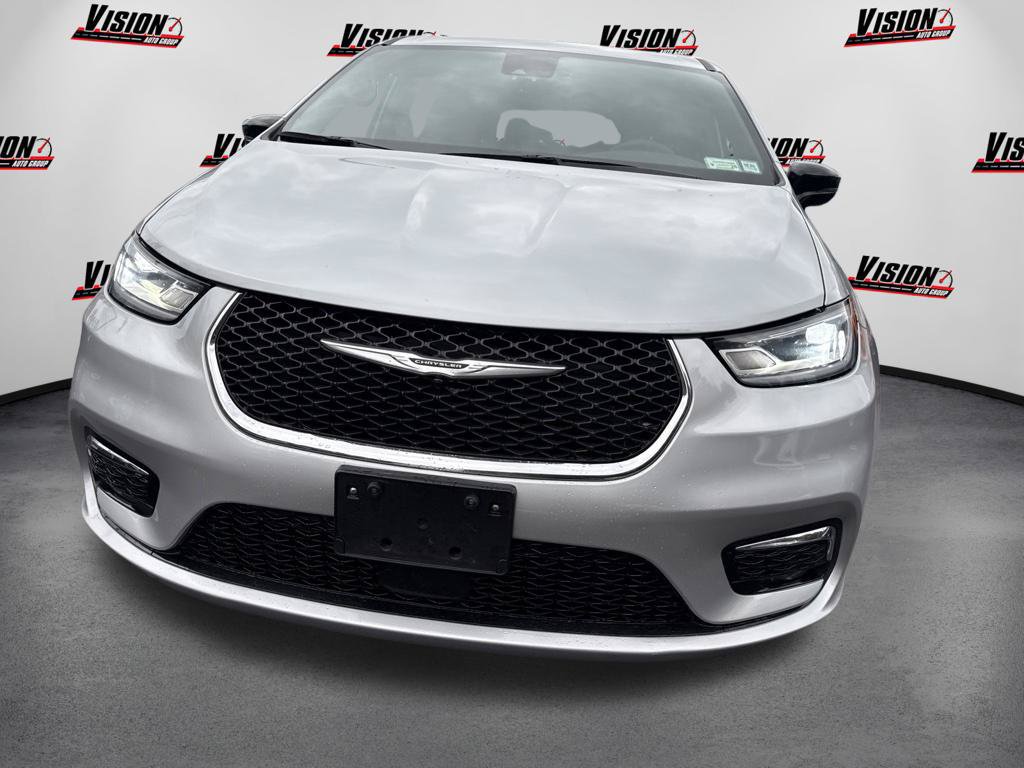 Used 2026 Chrysler Pacifica Select FWD image 2