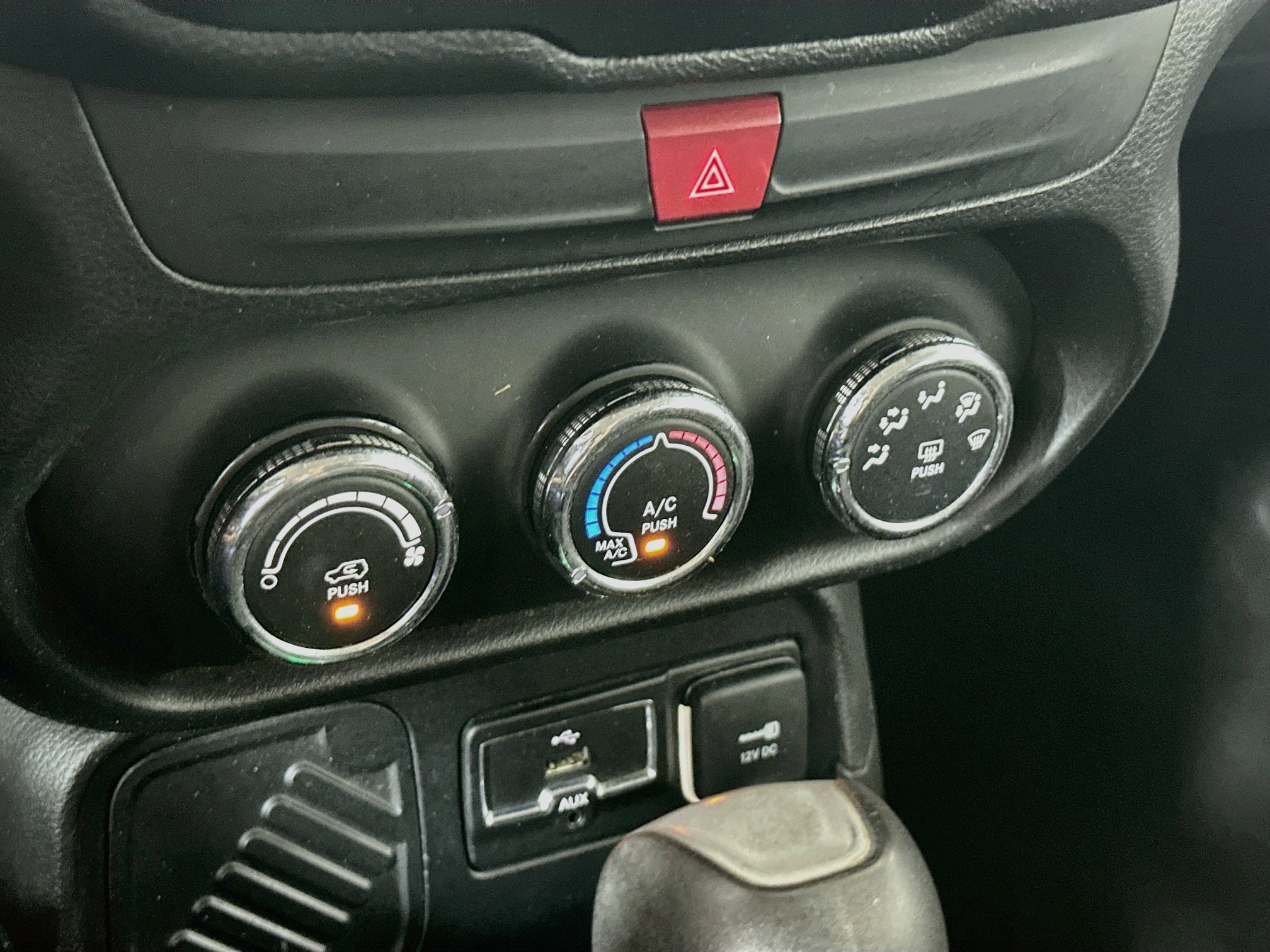 Used 2017 Jeep Renegade Altitude FWD image 22