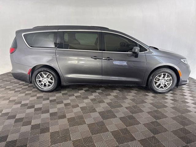Used 2021 Chrysler Pacifica Touring w/ Cold Weather Group FWD image 5