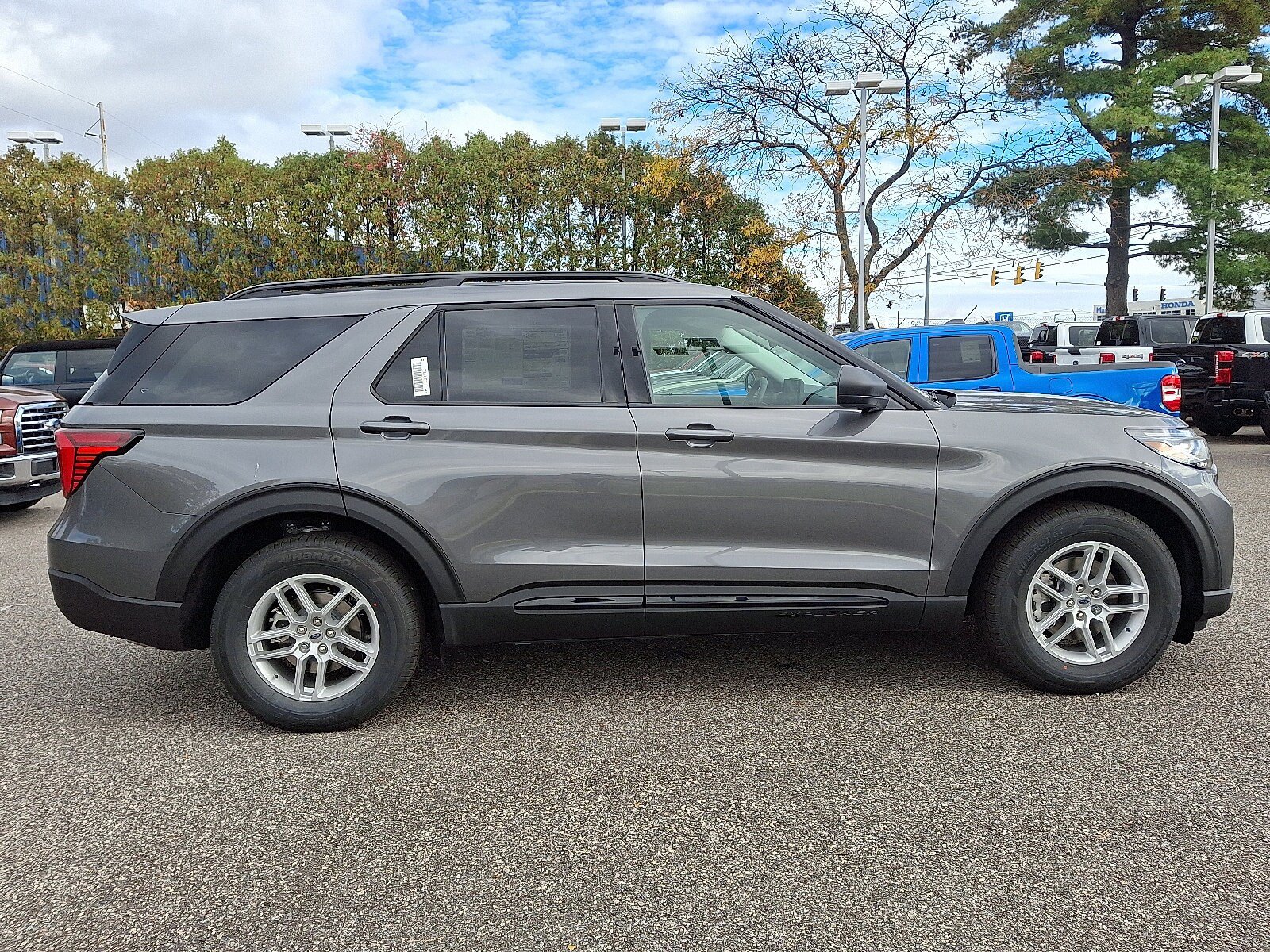 New 2026 Ford Explorer Active RWD image 8