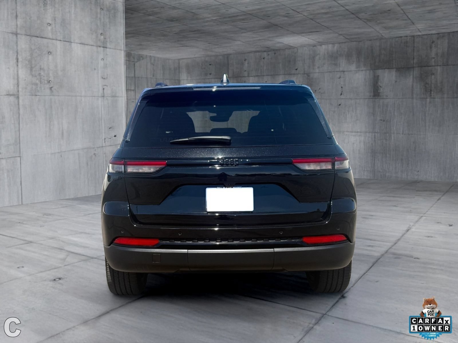 Used 2023 Jeep Grand Cherokee Altitude RWD image 5