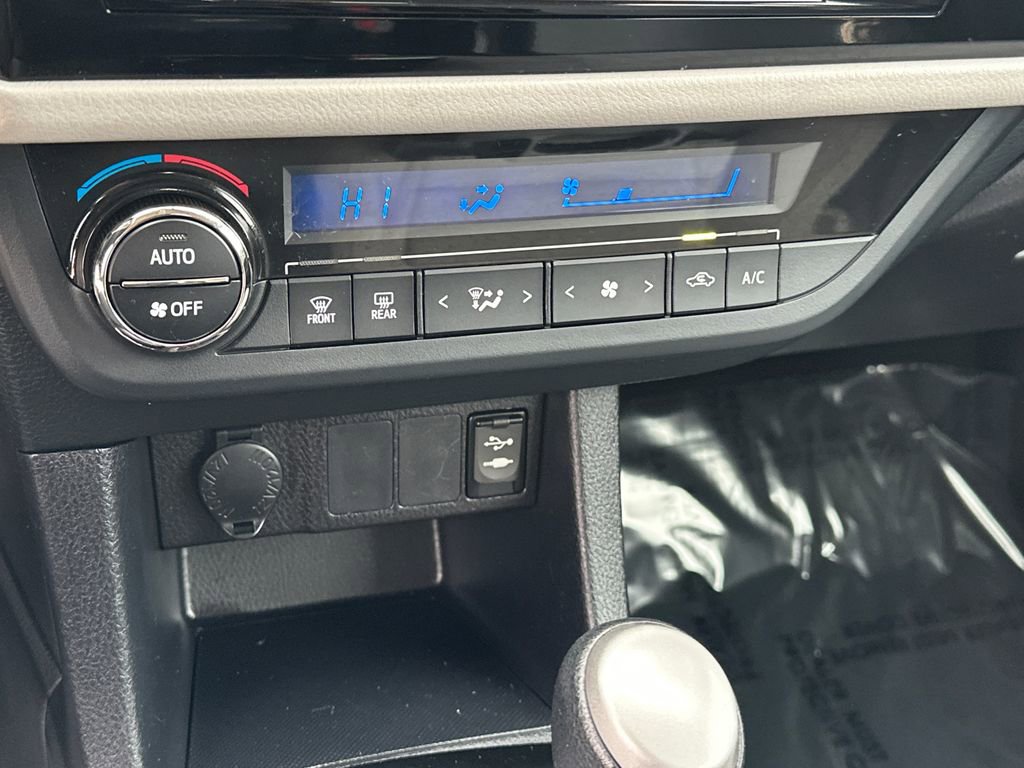 Used 2016 Toyota Corolla LE image 24