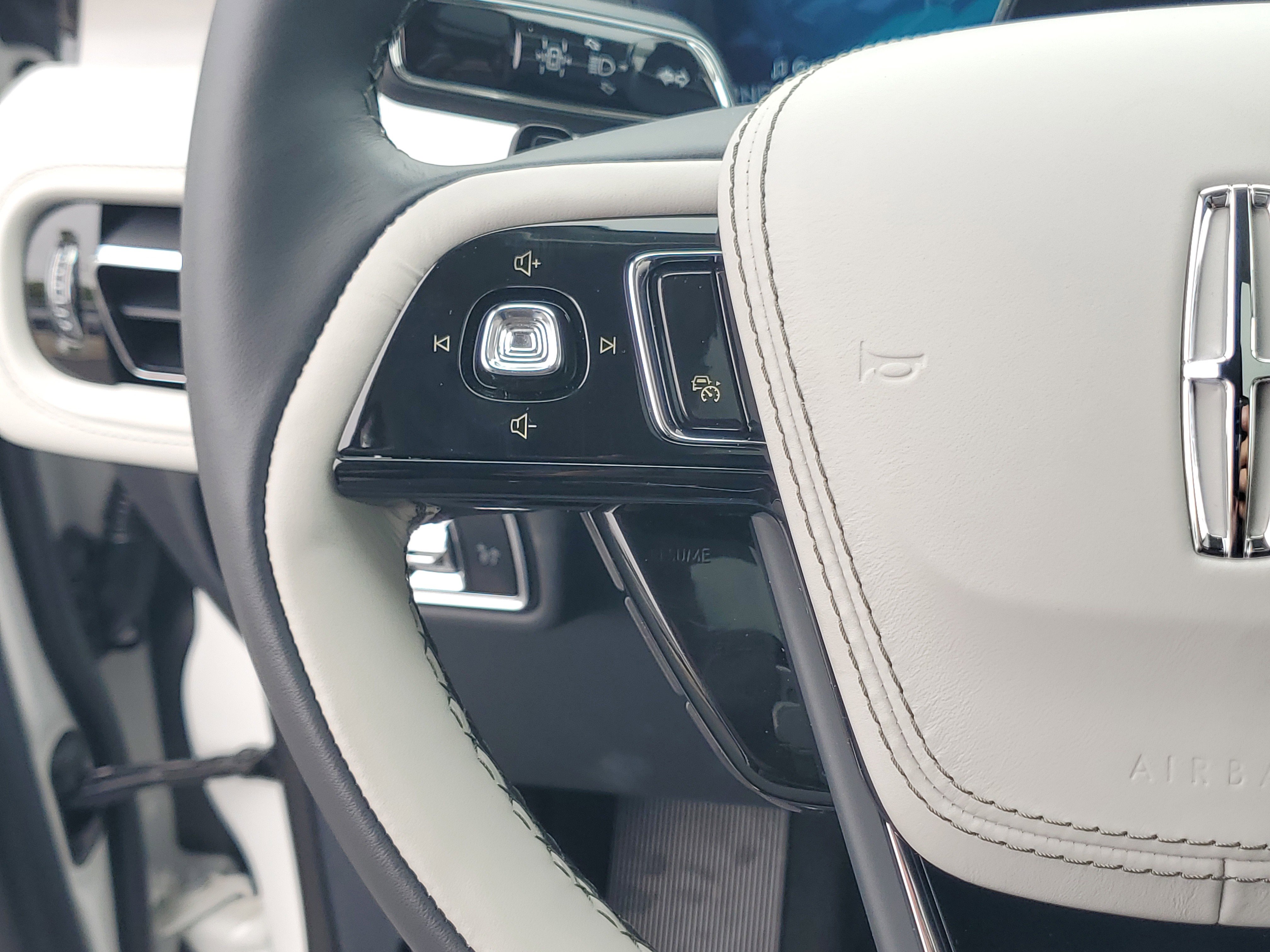 New 2026 Lincoln Aviator Reserve AWD/4WD image 16