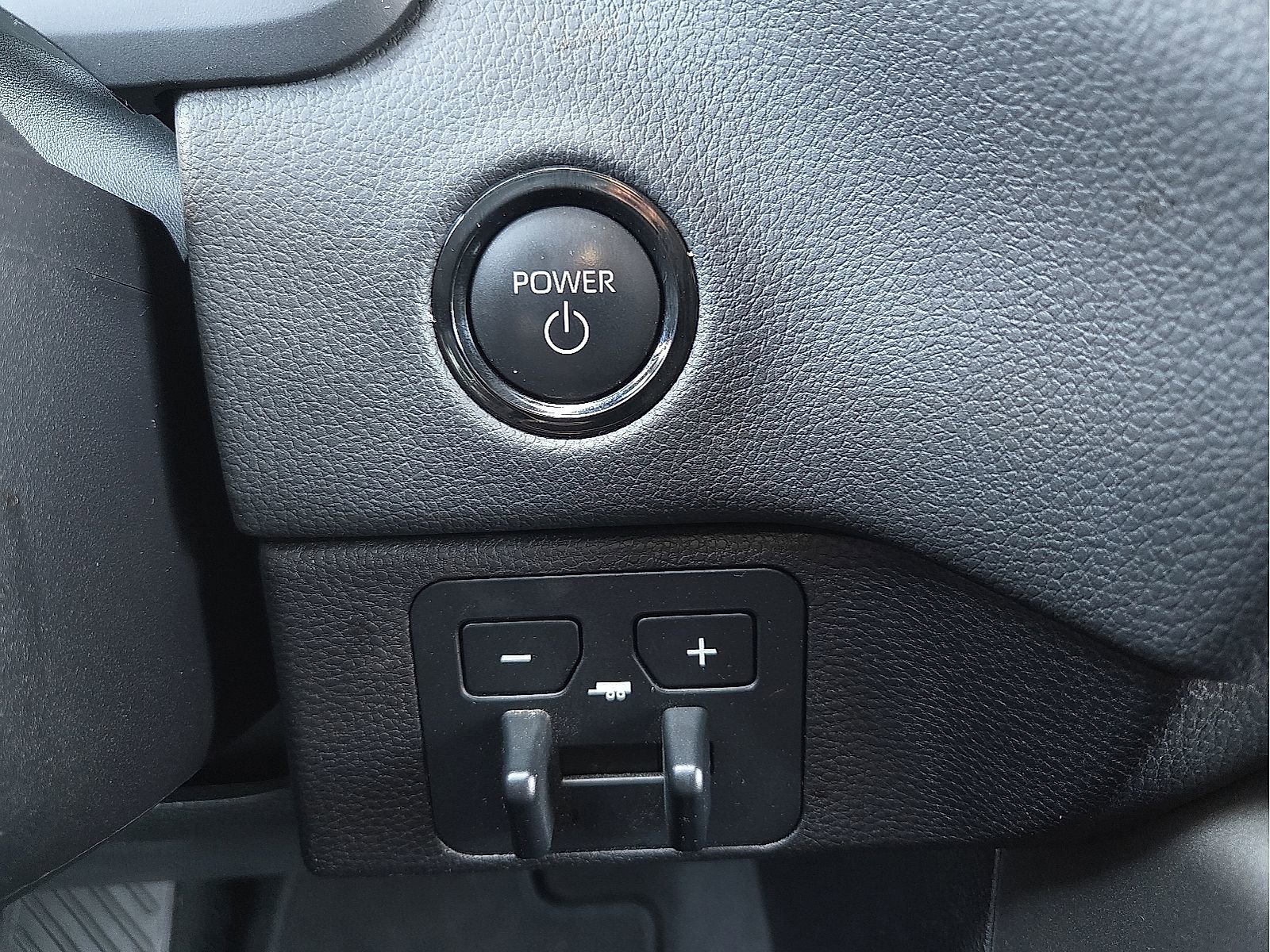 Used 2025 Toyota Sequoia SR5 AWD/4WD image 21