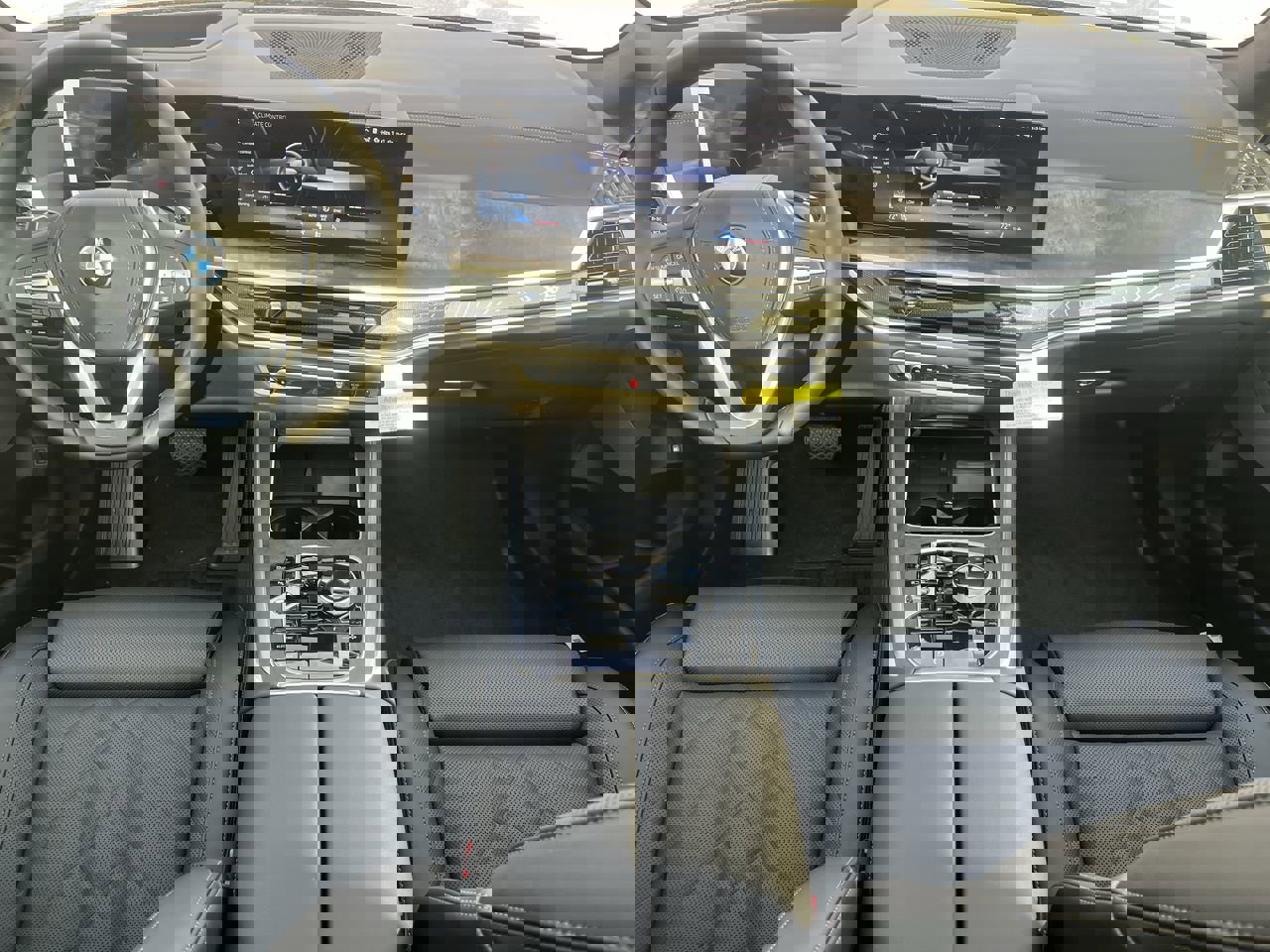 Used 2026 BMW X5 xDrive50e w/ Executive Package image 29