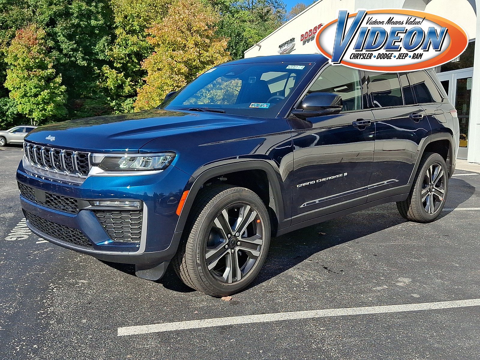 New 2027 Jeep Grand Cherokee Limited AWD/4WD image 1