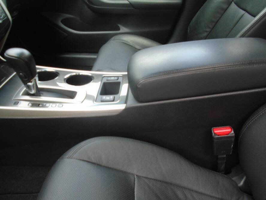 Used 2013 Nissan Altima 2.5 SL w/ Technology Pkg FWD image 17