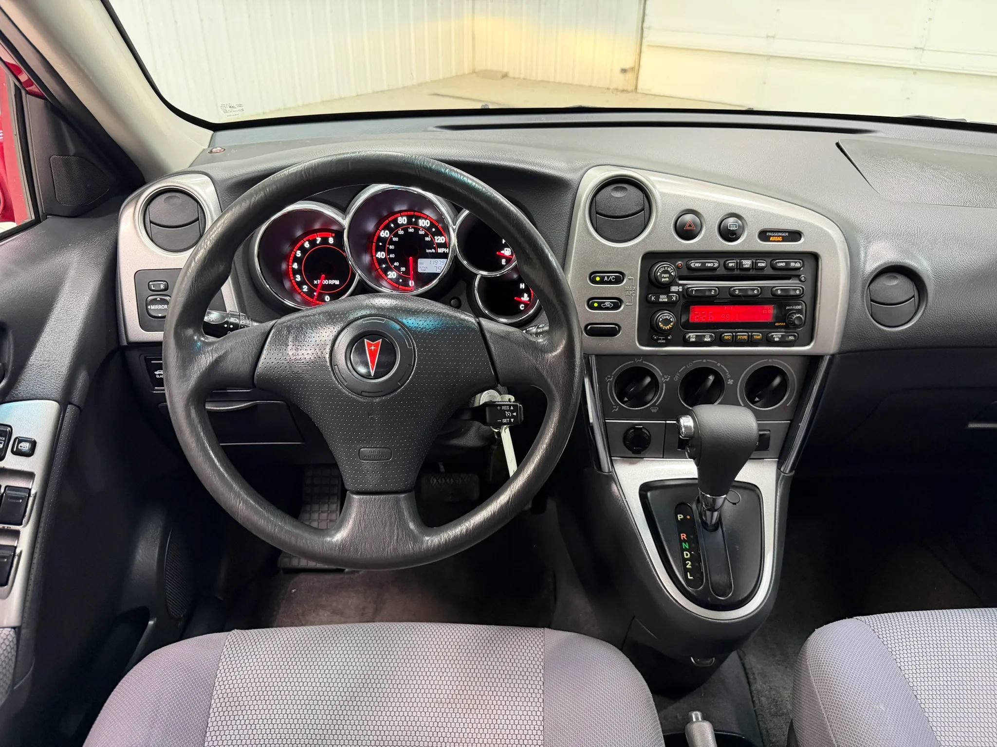 Used 2006 Pontiac Vibe w/ Sport Package FWD image 19