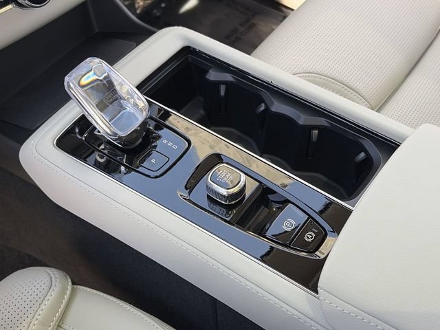 New 2026 Volvo XC90 T8 Ultra w/ Protection Package Premier AWD/4WD image 23
