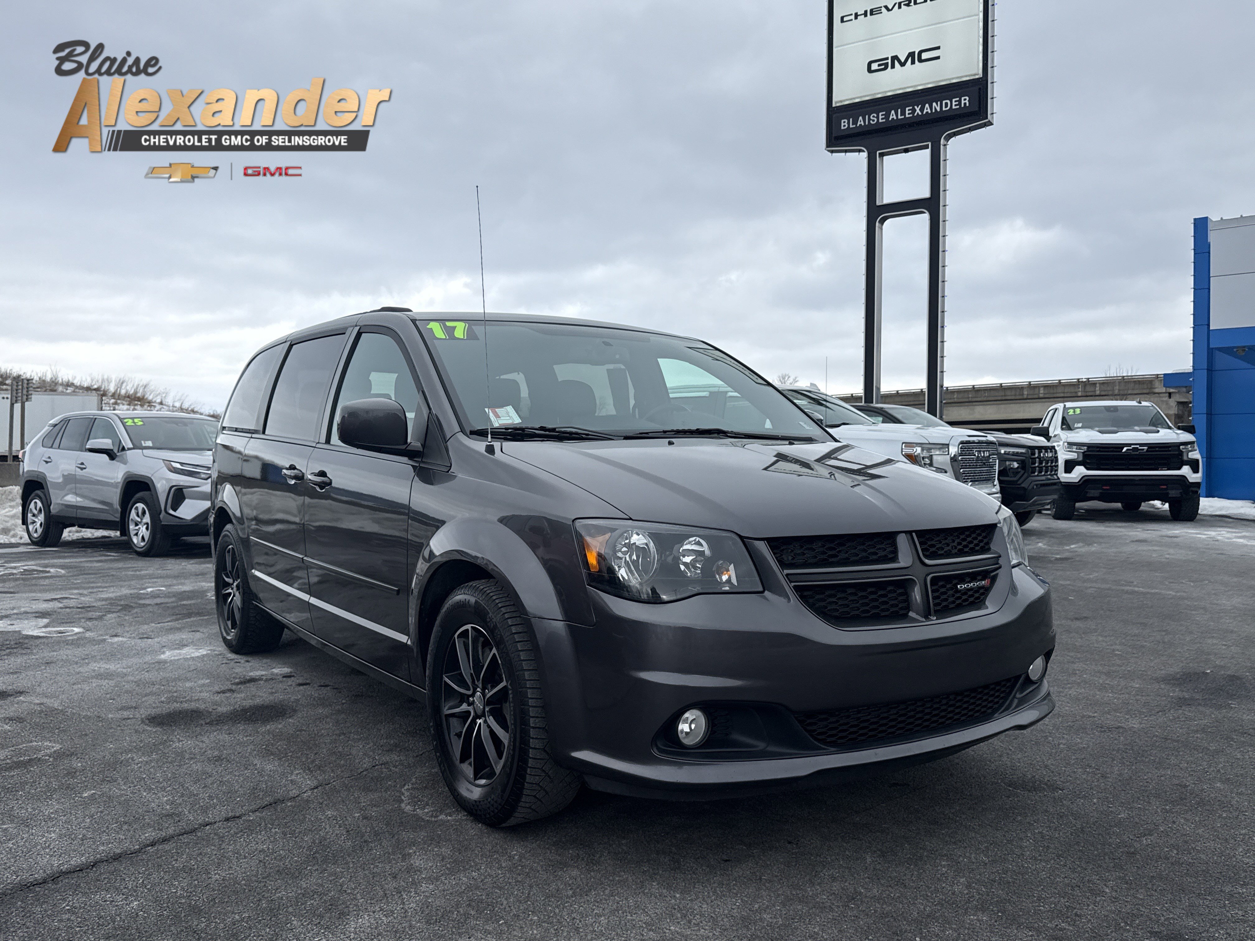 Used 2017 Dodge Grand Caravan GT image 1