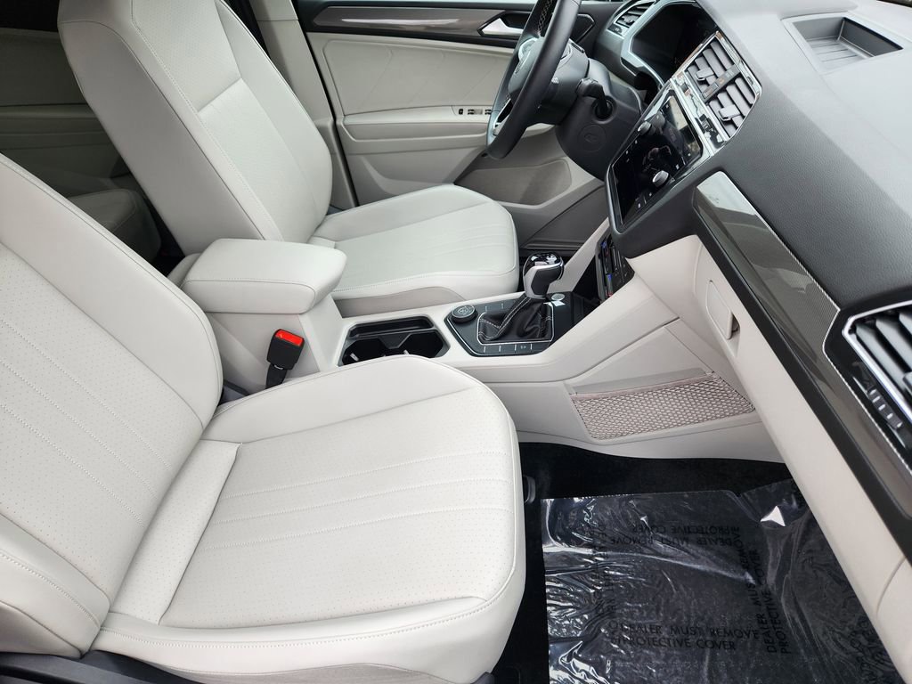 Used 2024 Volkswagen Tiguan SE image 13