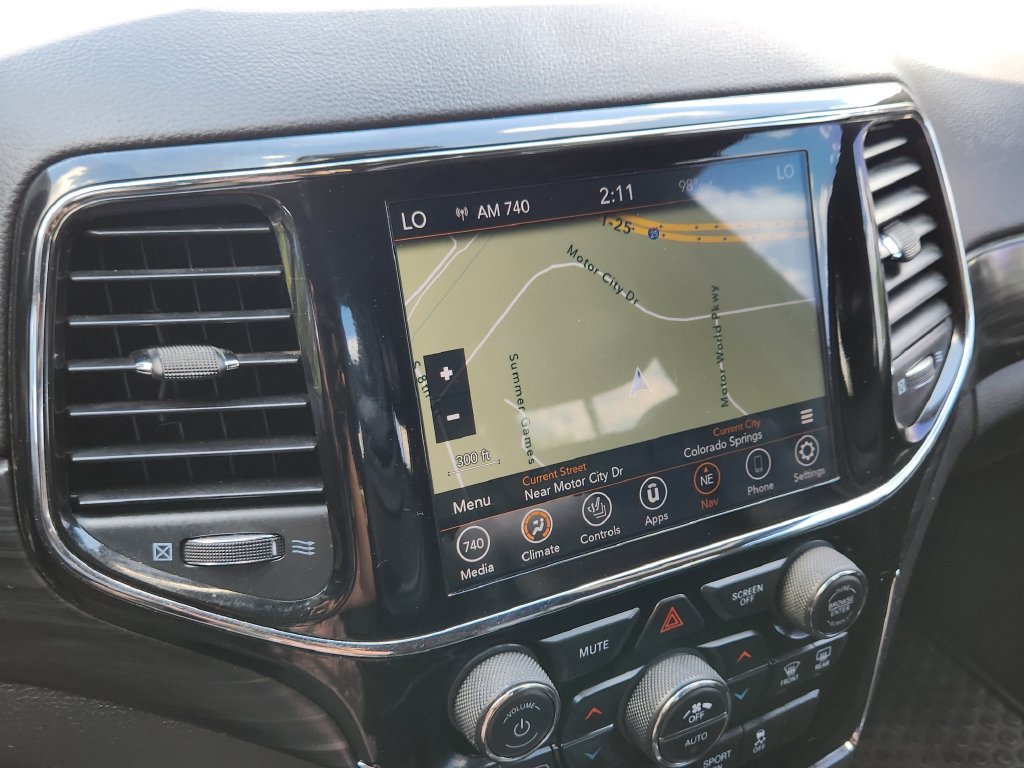 Used 2020 Jeep Grand Cherokee Altitude AWD/4WD image 16