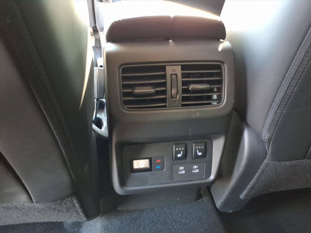 Used 2024 Nissan Rogue Platinum w/ Platinum Premium Package FWD image 27