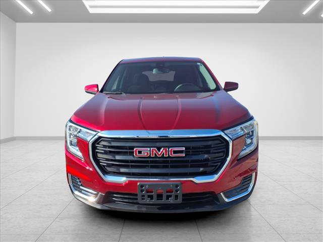 Used 2023 GMC Terrain SLE w/ LPO, Floor Liner Package FWD image 3