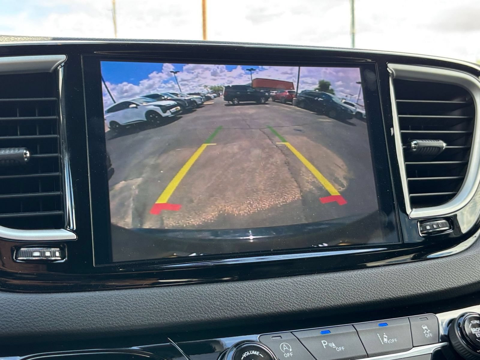 Used 2025 Chrysler Pacifica Select FWD image 25