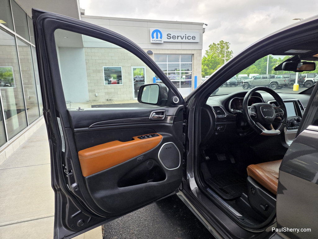 Used 2015 Jeep Grand Cherokee SRT AWD/4WD image 24