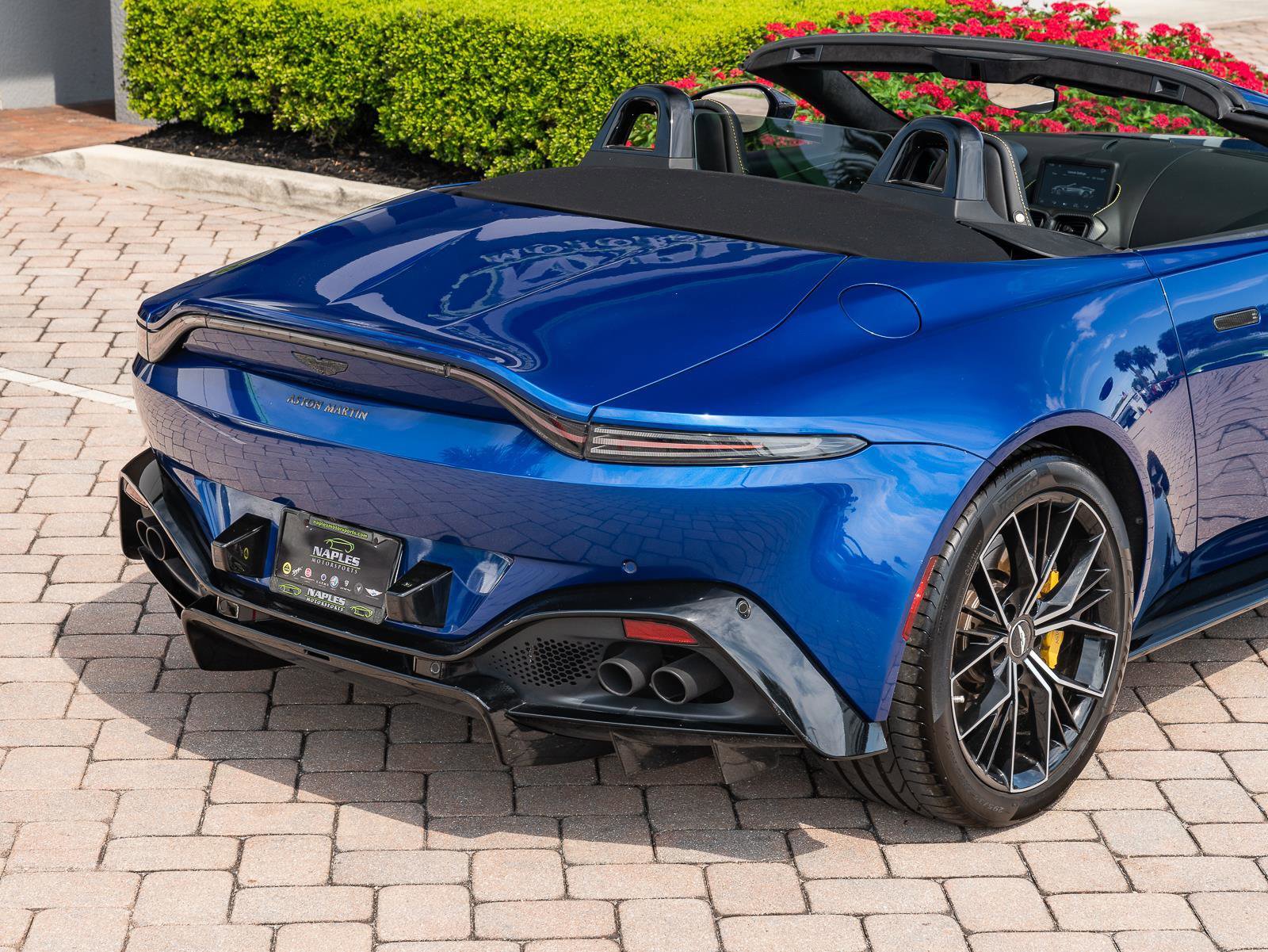 Used 2021 Aston Martin V8 Vantage Roadster image 55