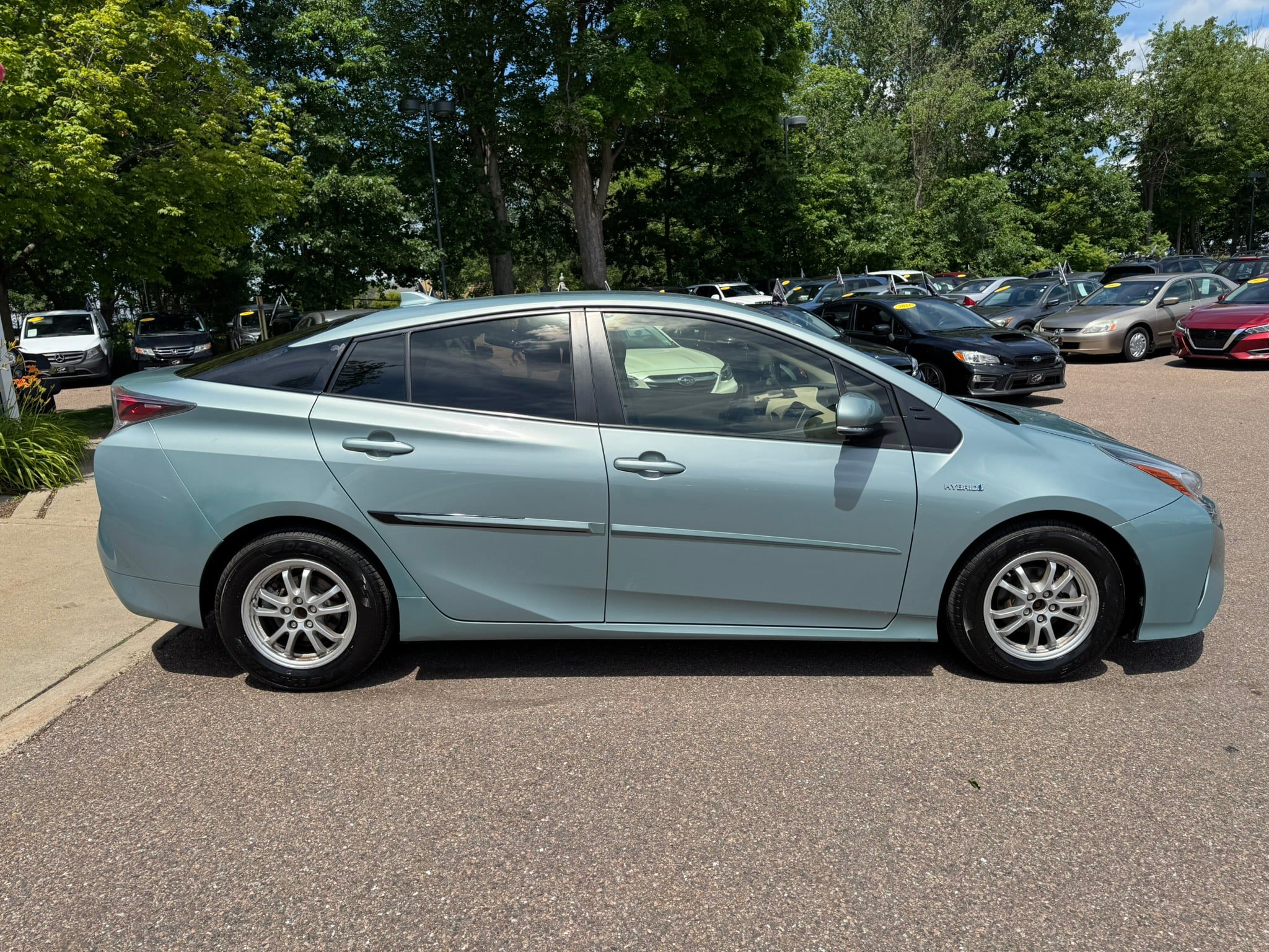 Used 2016 Toyota Prius Two w/ Preferred Accessory Package FWD image 8