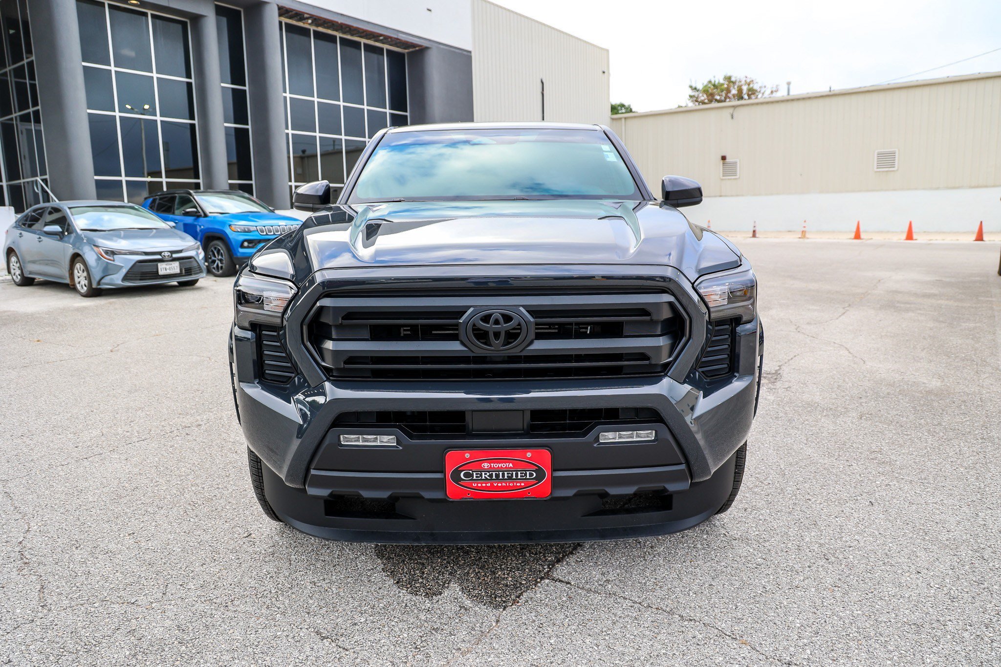 Certified 2025 Toyota Tacoma SR5 AWD/4WD image 3