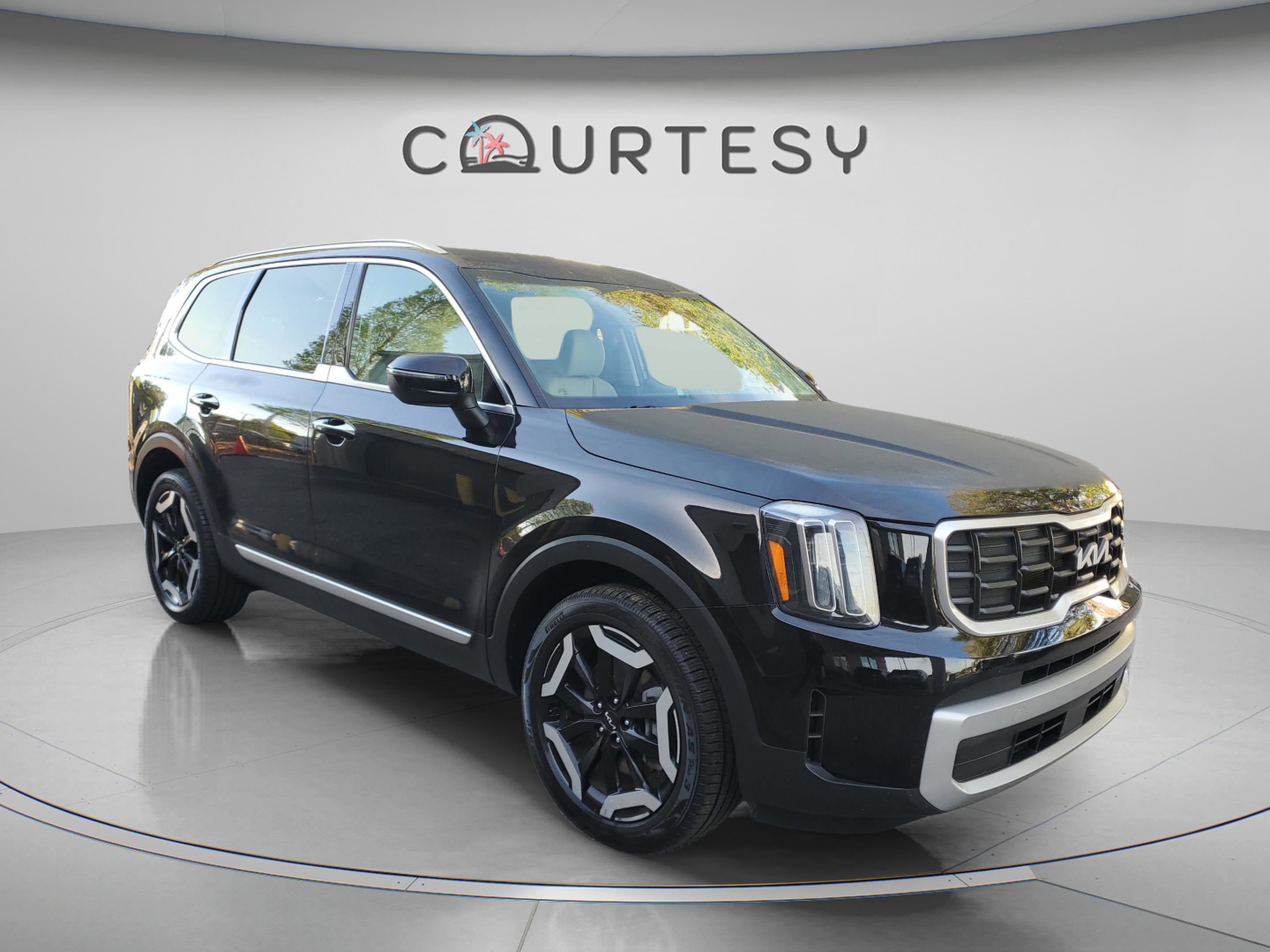 Certified 2023 Kia Telluride S image 5