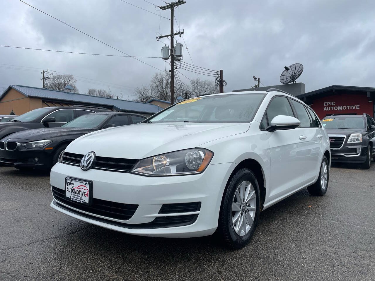 Used 2016 Volkswagen Golf S FWD image 1